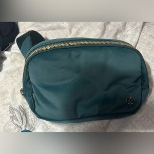 Lululemon Emerald green 1L belt bag
